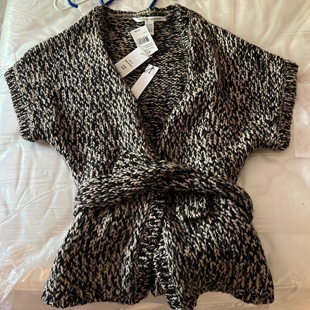 Diane vonFurstenberg short sleeve sweater wrap